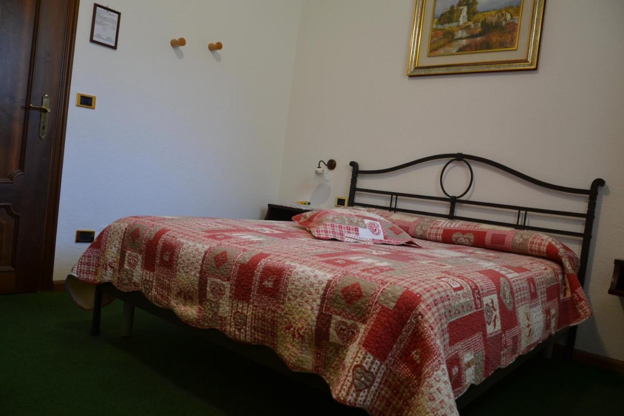 B&B Les Fleurs Gignod Quarto foto